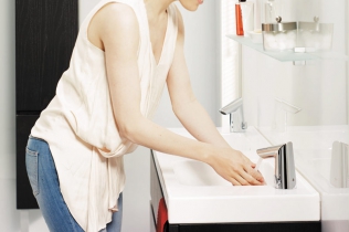 Obalamy mity: baterie bezdotykowe do umywalek nie kosztują tysiące